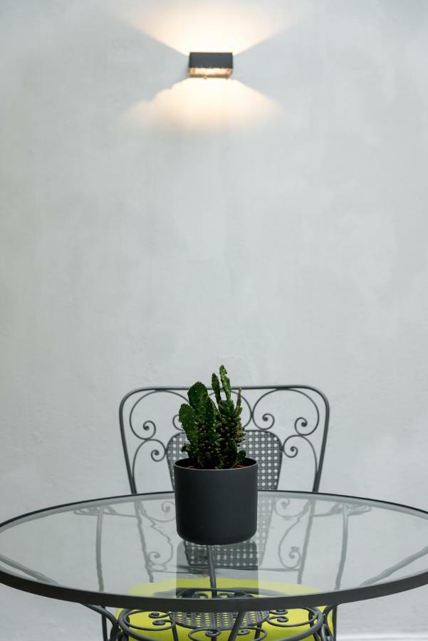 אתונה Central Cozy Studio With A Secret Garden מראה חיצוני תמונה